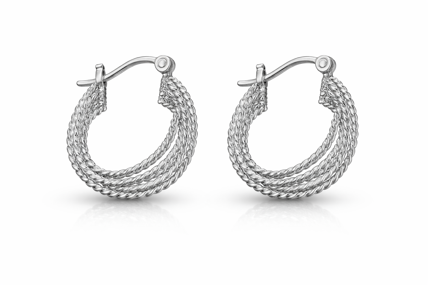 Argollas Entrelazados de Plata – Elegancia en Movimiento