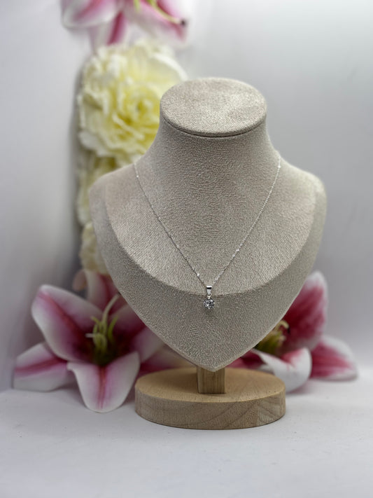 Collar de plata punto de luz